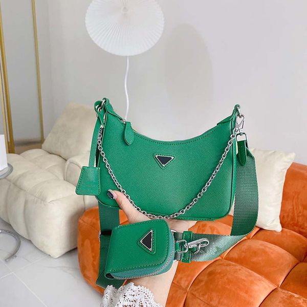 2022 new underarm bag 2005 nylon french stick bag handheld one shoulder designer women's bag
2022 new underarm bag 2005 nylon french stick bag handheld one shoulder designer women's bag