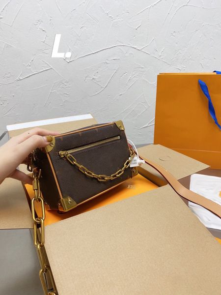 shoulder bag luxury tote purse brand handbag message bags cluth classic genuine leather crossbody original 5a quality cattlehide 18cm make-u
shoulder bag luxury tote purse brand handbag message bags cluth classic genuine leather crossbody original 5a quality cattlehide 18cm make-u