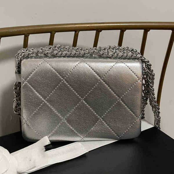 classic mini flap shoulder bag premium first layer cowhide leather quilted plaid heavy duty double silver wide chain armpit luxury desig
classic mini flap shoulder bag premium first layer cowhide leather quilted plaid heavy duty double silver wide chain armpit luxury desig