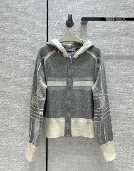 milan runway sweaters 2022 autumn winter hooded long sleeve print high end jacquard cardigan women's designer clothing 1016-16, White;black
milan runway sweaters 2022 autumn winter hooded long sleeve print high end jacquard cardigan women's designer clothing 1016-16, White;black