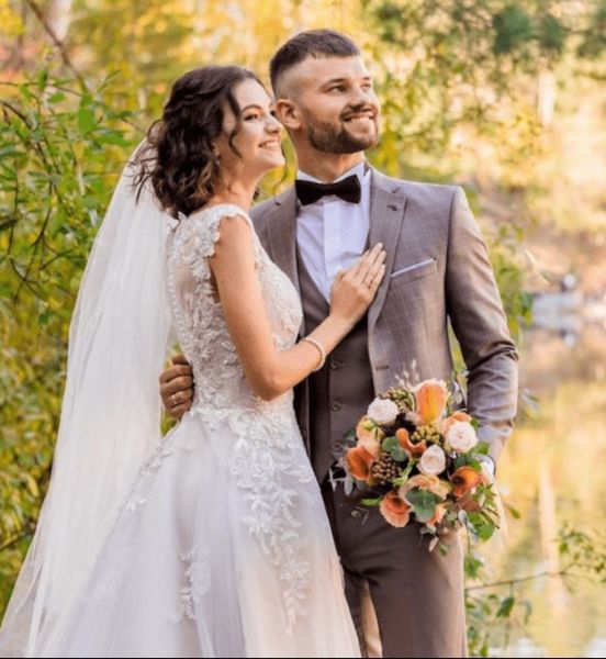 2023 luxury elegant beautiful wedding dresses super quality wedding gowns trail with lace sequins beads and pearls dresd, White
2023 luxury elegant beautiful wedding dresses super quality wedding gowns trail with lace sequins beads and pearls dresd, White
