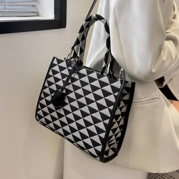 checker shopping bag women's new autumn and winter handbag fashion niche design large capacity commuter shoulder tote bag
checker shopping bag women's new autumn and winter handbag fashion niche design large capacity commuter shoulder tote bag
