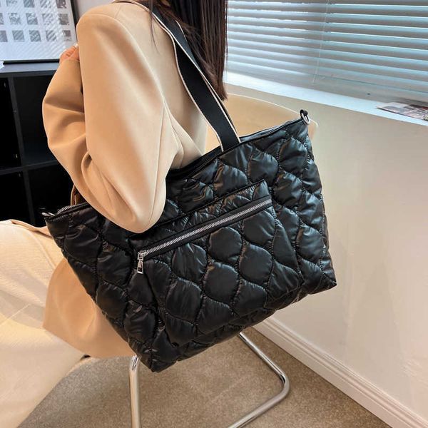 messenger bags 2022 new cotton cloth waterproof fabric quilted embroidery large capacity tote one shoulder oblique straddle shopping
messenger bags 2022 new cotton cloth waterproof fabric quilted embroidery large capacity tote one shoulder oblique straddle shopping