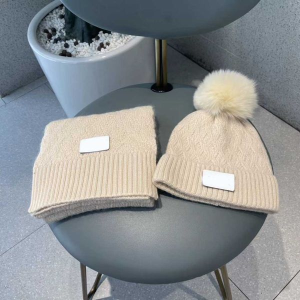 2022 new designer classicfox ball of fur scarf hat set mens womens winter warm beanie and scarves sets quality 2 colors optional exquisite g, Blue;gray
2022 new designer classicfox ball of fur scarf hat set mens womens winter warm beanie and scarves sets quality 2 colors optional exquisite g, Blue;gray