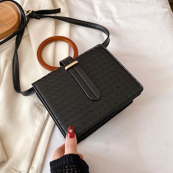 2022 crossbody woven bag women small squar leather wooden handle flap shoulder messenger bags casual protable handbags
2022 crossbody woven bag women small squar leather wooden handle flap shoulder messenger bags casual protable handbags