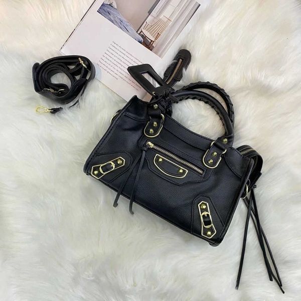 designer handbags messenger bags tote purse balenclagas laycui leizi locomotive one shoulder versatile atmosphere handbag backpacks
designer handbags messenger bags tote purse balenclagas laycui leizi locomotive one shoulder versatile atmosphere handbag backpacks