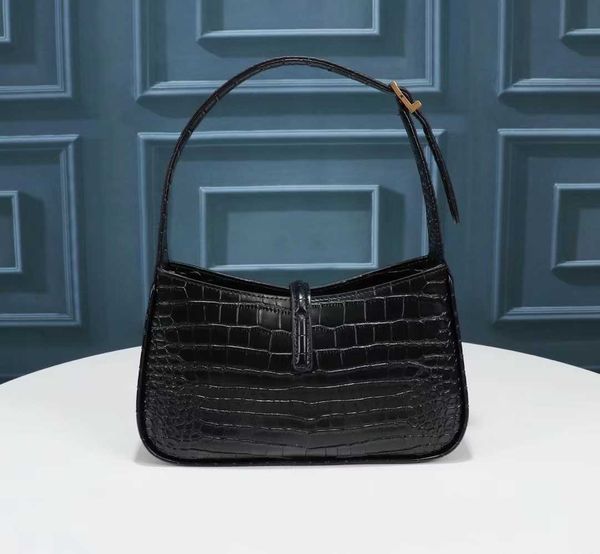 spring/summer new woman underarm crocodile pattern hand leather shoulder messenger luxury designer handbag
spring/summer new woman underarm crocodile pattern hand leather shoulder messenger luxury designer handbag