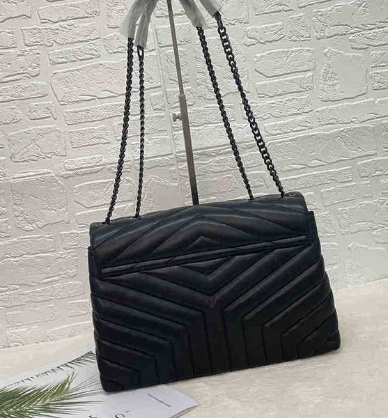 2022 leather flip chain one shoulder messenger bag summer new fashion casual with box
2022 leather flip chain one shoulder messenger bag summer new fashion casual with box