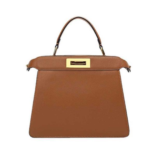 commuter professional designer style versatile fashion kitten bag hand buckle single shoulder messenger bag women's leather
commuter professional designer style versatile fashion kitten bag hand buckle single shoulder messenger bag women's leather