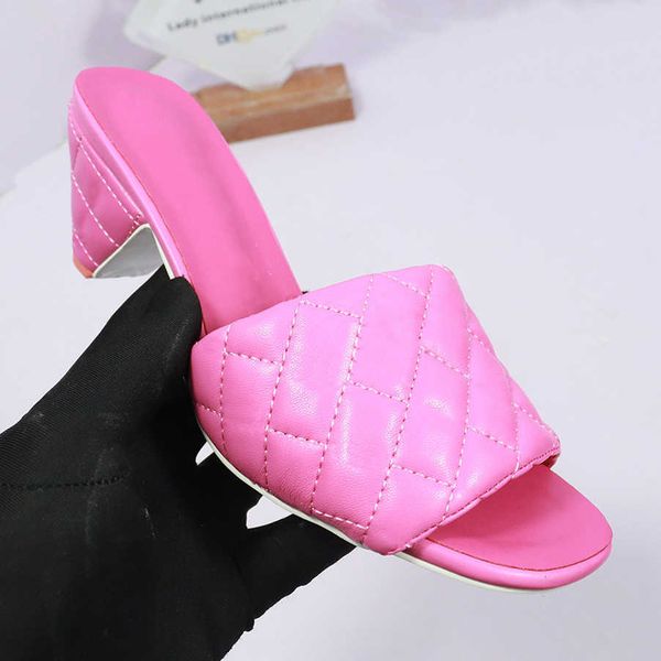 woman slippers sandals stylish metal decor classic plaid fashion classics sandal women slipper shoes slide eu 35-41 shoe008 03, Black
woman slippers sandals stylish metal decor classic plaid fashion classics sandal women slipper shoes slide eu 35-41 shoe008 03, Black