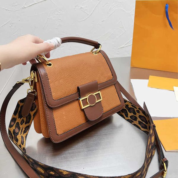 women messenger bags postman squire bag embossed l letter crossbody bags cowhide leather two shoulder strap fashion handbags purse
women messenger bags postman squire bag embossed l letter crossbody bags cowhide leather two shoulder strap fashion handbags purse
