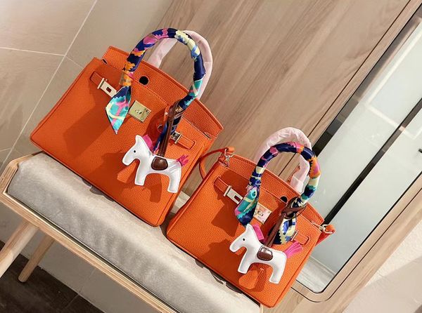 classic black 30or25cm padlock handbags shoulder bags with long strap scarf horse lock key luxury designers grain genuine leather fashion pu
classic black 30or25cm padlock handbags shoulder bags with long strap scarf horse lock key luxury designers grain genuine leather fashion pu