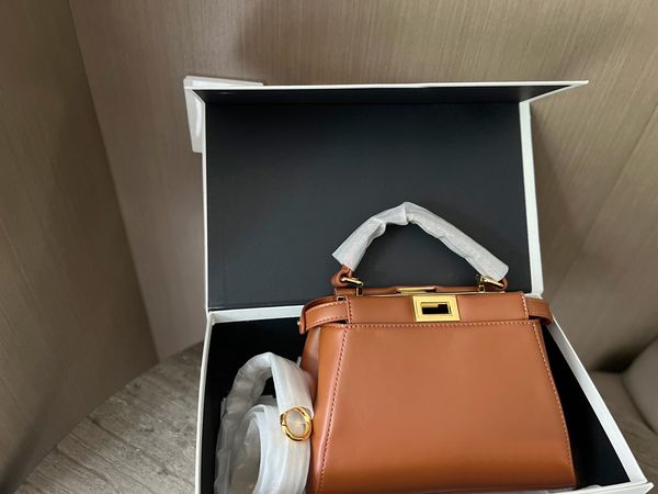 2023 business lady bags leather fashion designer handbags purse soft leathers material cover women ladies shoulder handbag totes wallet purs
2023 business lady bags leather fashion designer handbags purse soft leathers material cover women ladies shoulder handbag totes wallet purs