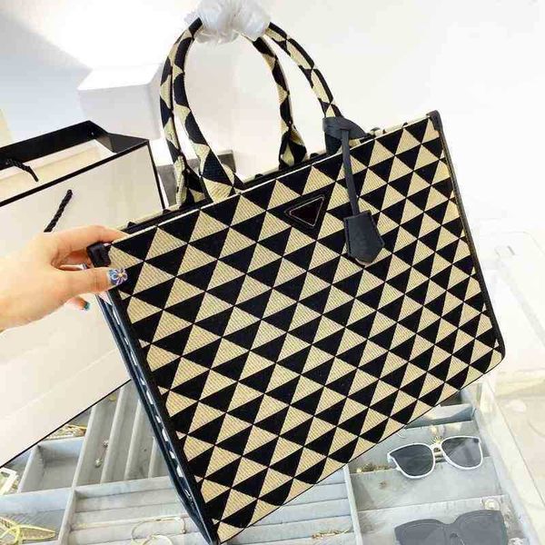 evening bags shoulder pbag triangle totes designers tote plaid handbag crossbody female shopping purses 2204002
evening bags shoulder pbag triangle totes designers tote plaid handbag crossbody female shopping purses 2204002