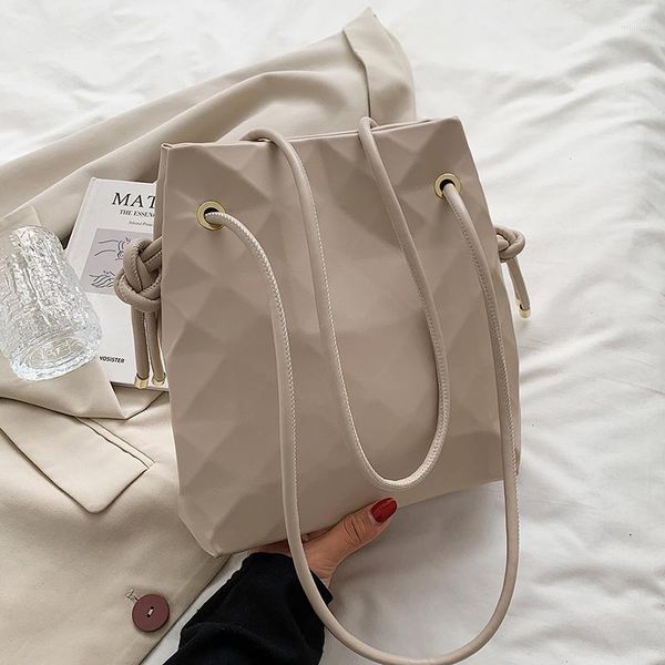 evening bags fashion women small pu leather handbags bucket designer ladies shoulder travel bag casual female tote messenger
evening bags fashion women small pu leather handbags bucket designer ladies shoulder travel bag casual female tote messenger