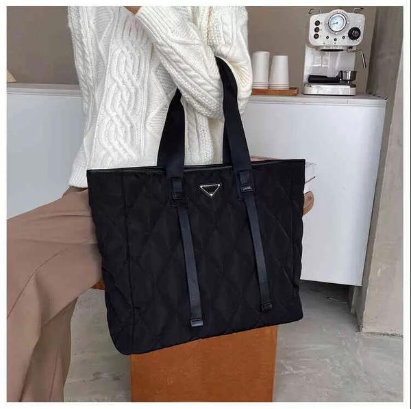 women shoulder bag fashion nylon cloth lingge portable tote women's fashion handbags
women shoulder bag fashion nylon cloth lingge portable tote women's fashion handbags