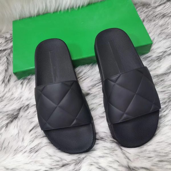 

Couple Slippers Men Women Luxury Beach Pool Shoes Classic Brand Sexy Plaid Sandals New Designer Flat Heel High-quality Bathroom Shoes Summer Outdoor Flip Flops