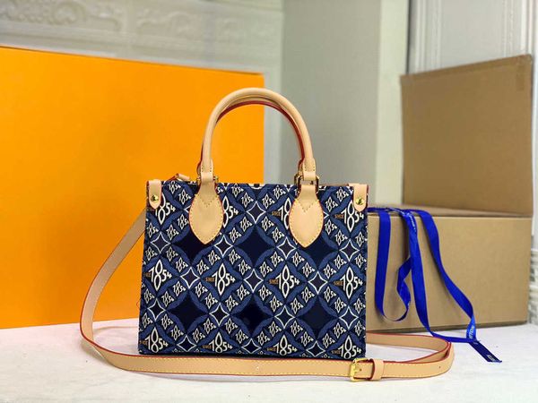 23ss fashion designers women handbags luxurys lady shoulder bags leather messenger bag classic flowers crossbody onthego purses, Red;black
23ss fashion designers women handbags luxurys lady shoulder bags leather messenger bag classic flowers crossbody onthego purses, Red;black