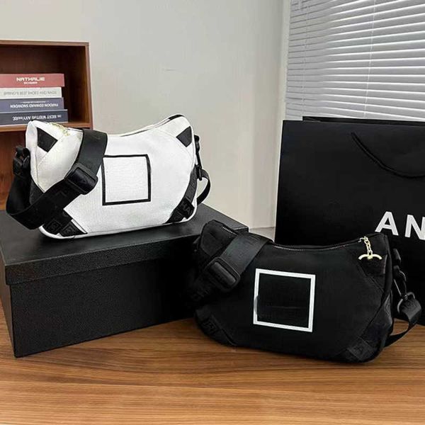 c fashion canvas bags men's designer shoulder bag large capacity handbag cylinder cross body women's fitness sportsbag
c fashion canvas bags men's designer shoulder bag large capacity handbag cylinder cross body women's fitness sportsbag