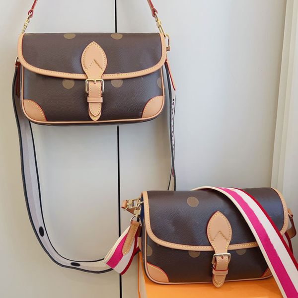 canvas cross body bags women designer diane handbags genuine leather embroidery shoulder strap baguette messenger bag interior zipper pocket
canvas cross body bags women designer diane handbags genuine leather embroidery shoulder strap baguette messenger bag interior zipper pocket