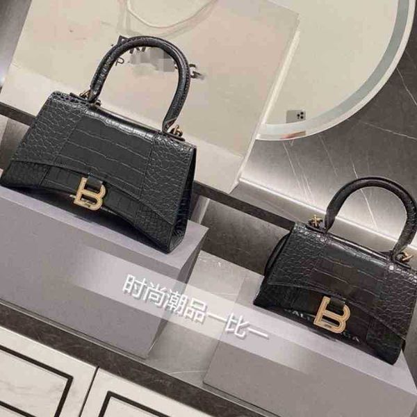 designer shoulder balencaigass bags show leather 2022 version hourglass bag crocodile pattern advanced sense french fashion niche single sho
designer shoulder balencaigass bags show leather 2022 version hourglass bag crocodile pattern advanced sense french fashion niche single sho