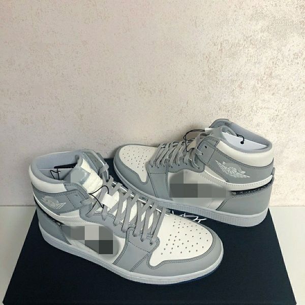 2022 jumpman 1 womens mens basketball shoes tennis 1s white grey fashion sneaker mkjkkk000002, Red;white
2022 jumpman 1 womens mens basketball shoes tennis 1s white grey fashion sneaker mkjkkk000002, Red;white
