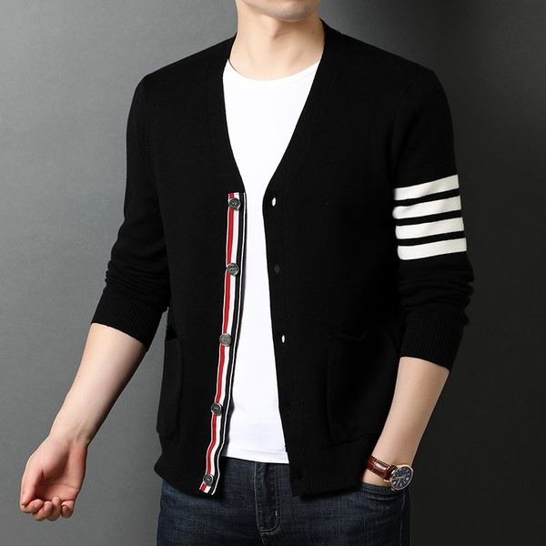 korean style 2022 autumn sweater men winter keep warm luxuriou brand fashion knitted long sleeve cardigan coats male jacket idol drama hands, White;black
korean style 2022 autumn sweater men winter keep warm luxuriou brand fashion knitted long sleeve cardigan coats male jacket idol drama hands, White;black