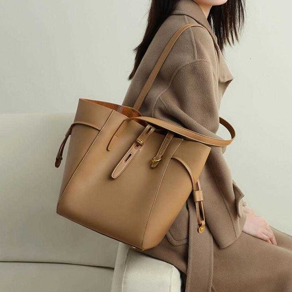 bags evening bags women genuine leather shoulder winter fashion designer cow handbags big capacity ladies tote bag 2022
bags evening bags women genuine leather shoulder winter fashion designer cow handbags big capacity ladies tote bag 2022