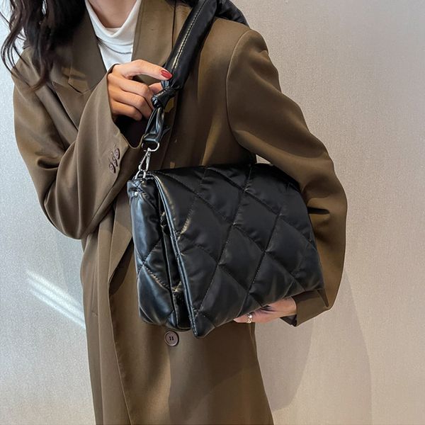 fashion quilted padded women shoulder bags designer handbags luxury pu leather crossbody bag big pillow puffy bag clucth purses 2022, Black;red
fashion quilted padded women shoulder bags designer handbags luxury pu leather crossbody bag big pillow puffy bag clucth purses 2022, Black;red