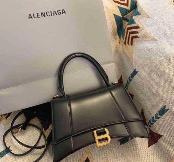 designer shoulder balencaigass bags same bag star female 2022 fashion hourglass versatile family crocodile leather diagonal
designer shoulder balencaigass bags same bag star female 2022 fashion hourglass versatile family crocodile leather diagonal