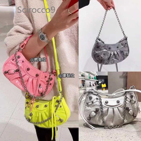 shoulder bags luxury locomotive crossbody trend mini folds underarms female leather cross chain 221017
shoulder bags luxury locomotive crossbody trend mini folds underarms female leather cross chain 221017