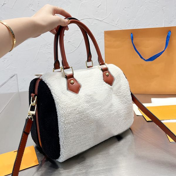 cosmetic bags cases designer fashion shoulder bag women plush handbag ladies totes luxury quality wallet
cosmetic bags cases designer fashion shoulder bag women plush handbag ladies totes luxury quality wallet