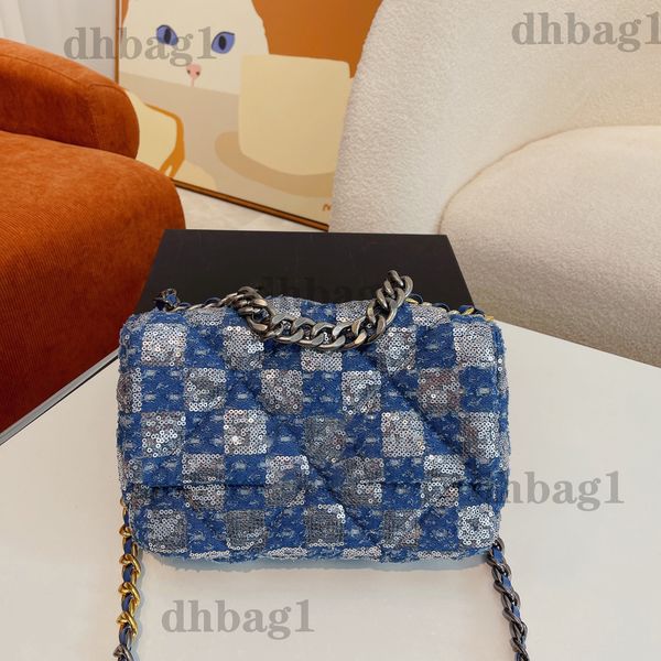 2022 autumn winter designer 19 paillette flap bag original hardware check classical metal chain hand shank luxury shoulder crossbody wallet
2022 autumn winter designer 19 paillette flap bag original hardware check classical metal chain hand shank luxury shoulder crossbody wallet