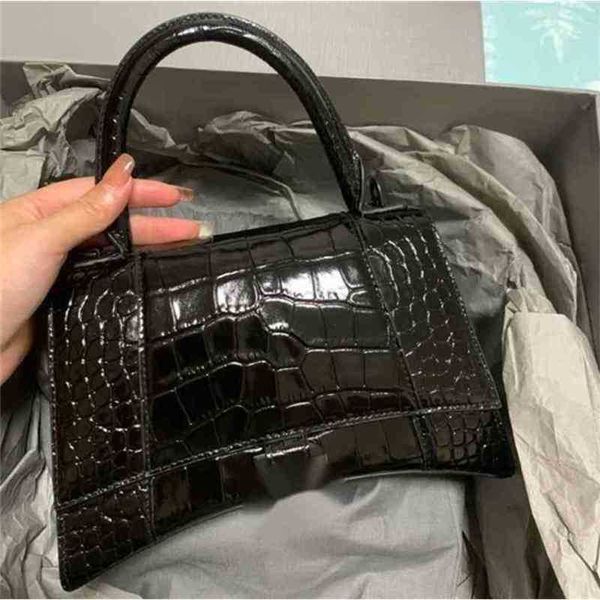 designer handbags balencaigass fashion bags italy trend luxury bag 2022 b-button crocodile hourglasss leather women's
designer handbags balencaigass fashion bags italy trend luxury bag 2022 b-button crocodile hourglasss leather women's