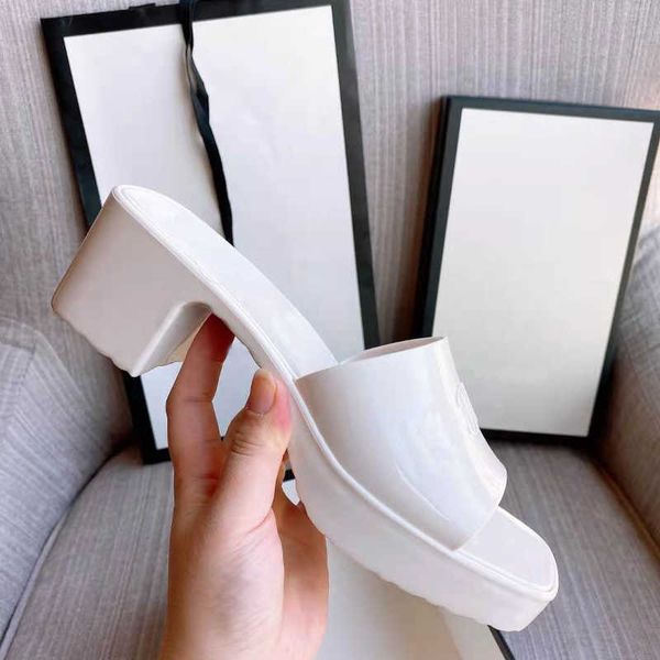 2021 brand woman slipper designer lady sandals summer fashion jelly slide high heel slippers luxury casual shoes womens leather casual us6.5, Black
2021 brand woman slipper designer lady sandals summer fashion jelly slide high heel slippers luxury casual shoes womens leather casual us6.5, Black
