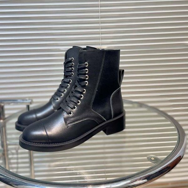 2022 new martin boots black smooth leather lacing strap zipper motorcycle boot fashionable avant-garde womens shoe heel height 5cm 35-41
2022 new martin boots black smooth leather lacing strap zipper motorcycle boot fashionable avant-garde womens shoe heel height 5cm 35-41