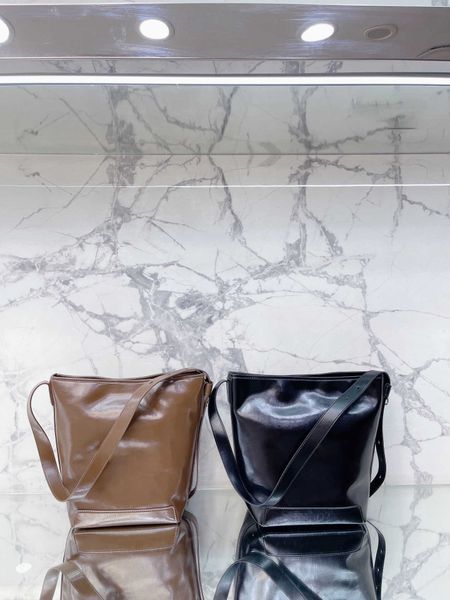 leather bucket bag black handbag fashion designer shoulder bags crossbody luxury purse shopping bag autumn winter 2022
leather bucket bag black handbag fashion designer shoulder bags crossbody luxury purse shopping bag autumn winter 2022