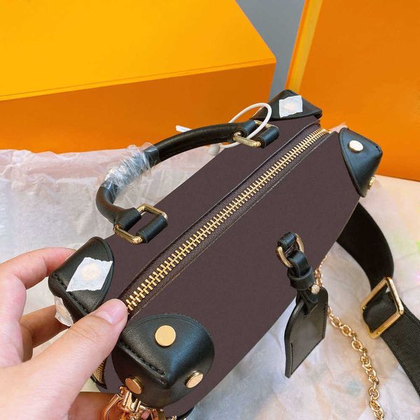 new 2020 square soft box package one shoulder inclined across a small party portable cosmetic bag texture joker lady bags
new 2020 square soft box package one shoulder inclined across a small party portable cosmetic bag texture joker lady bags