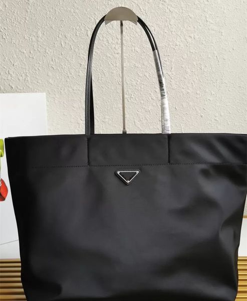 luxury designer brands shopping bags women triangle label waterproof leisure travel bag large capacity nylon mommy tote ladies shoulder bag
luxury designer brands shopping bags women triangle label waterproof leisure travel bag large capacity nylon mommy tote ladies shoulder bag