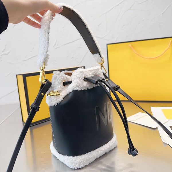 designer bags totes women handbag luxury classic brand imitation bucket bag fashion double f solid leather wallet dinner bag
designer bags totes women handbag luxury classic brand imitation bucket bag fashion double f solid leather wallet dinner bag