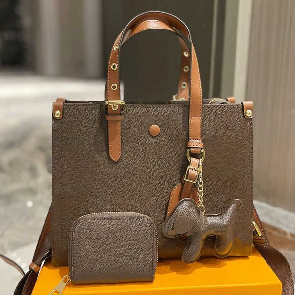5a quality new women totes bags on the go tote shopping bag handbag leather hobo fashion letter print large luxury designer travel crossbody
5a quality new women totes bags on the go tote shopping bag handbag leather hobo fashion letter print large luxury designer travel crossbody