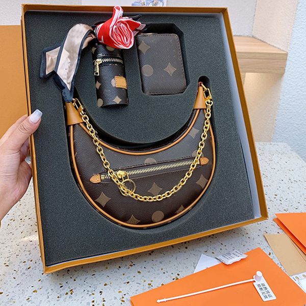 loop half moon baguette bag luxury real leather classic old flower clutch m81098 handbag designer women's men two shoulder straps metal
loop half moon baguette bag luxury real leather classic old flower clutch m81098 handbag designer women's men two shoulder straps metal
