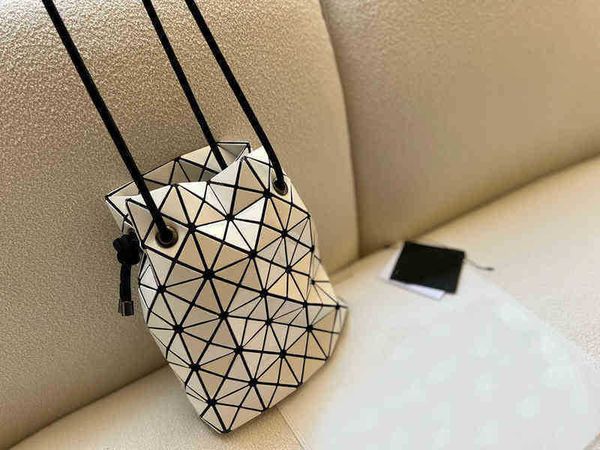 evening bag plaid pattern bucket bag crossbody for women vintage trend designer shoulder handbags tote female purses 220409
evening bag plaid pattern bucket bag crossbody for women vintage trend designer shoulder handbags tote female purses 220409