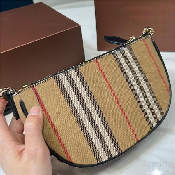 2023 luxury famous designers women shoulder bag fashion cosmetic handbags totes chain beads handbag purse classic pillow crossbody bags
2023 luxury famous designers women shoulder bag fashion cosmetic handbags totes chain beads handbag purse classic pillow crossbody bags
