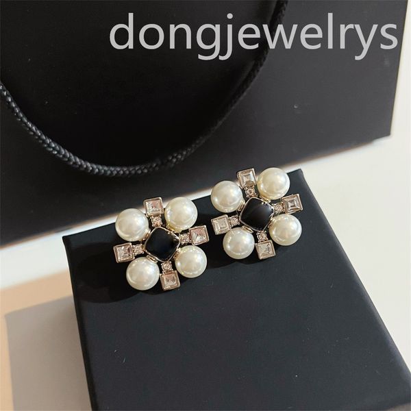 metal light luxury earings gold plated silver luxury pearl earring in stud dongjewelrys brand designers geometric famous women wedding party, Golden;silver
metal light luxury earings gold plated silver luxury pearl earring in stud dongjewelrys brand designers geometric famous women wedding party, Golden;silver