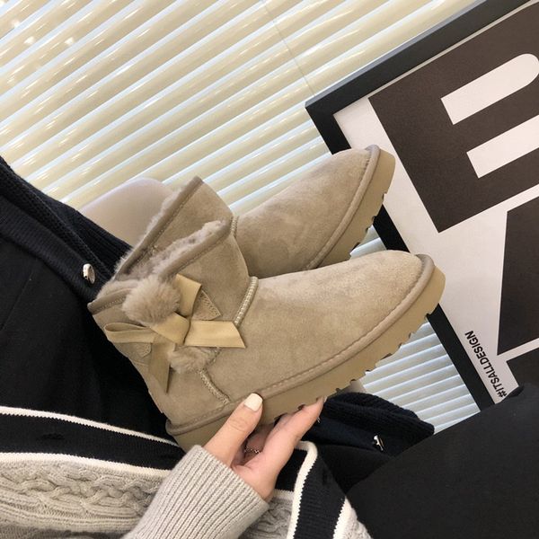 designer boots in autumn and winter cow leather upper sheep wool warm snow boots side ribbon bow boot 35-40, Black
designer boots in autumn and winter cow leather upper sheep wool warm snow boots side ribbon bow boot 35-40, Black