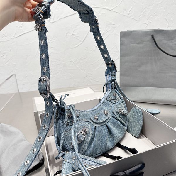 handbags shoulder bag fashion denim cowhide crossbody bags drilling zipper closure pleated purse with card bag cardioid hanging mirror adjus
handbags shoulder bag fashion denim cowhide crossbody bags drilling zipper closure pleated purse with card bag cardioid hanging mirror adjus