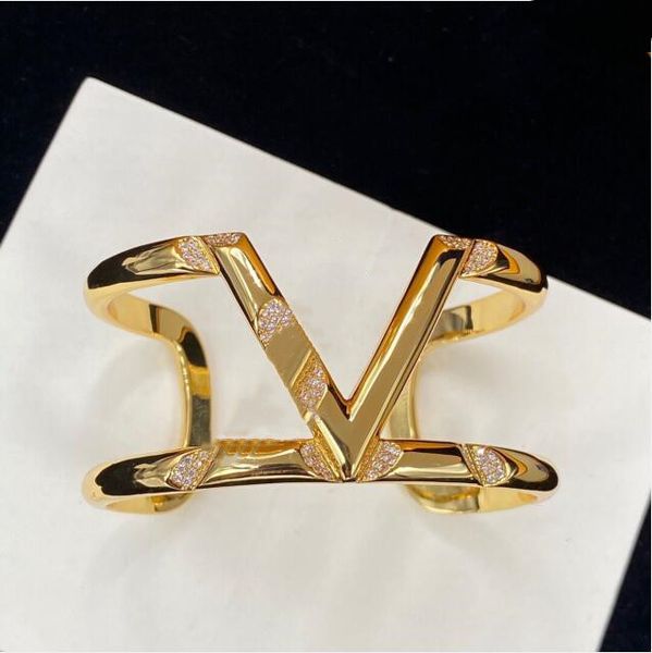 2023 luxury metal letter bracelet diamond lovers charm bracelets fashion jewelry womens bracelet wedding accessories lucky old flower bangle, Golden;silver
2023 luxury metal letter bracelet diamond lovers charm bracelets fashion jewelry womens bracelet wedding accessories lucky old flower bangle, Golden;silver