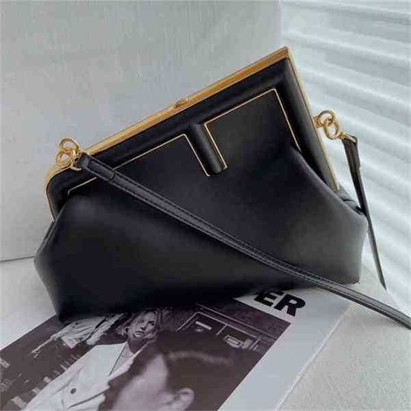 designer first handbags handbag 21 metal lock single shoulder messenger and winter versatile staff d28x
designer first handbags handbag 21 metal lock single shoulder messenger and winter versatile staff d28x