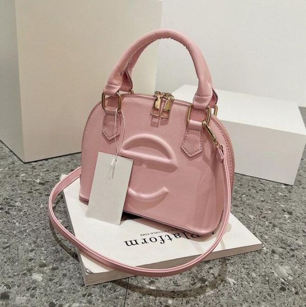 2022 new handheld women's bag one shoulder messenger bag shell bag teelfar bags, Black;red
2022 new handheld women's bag one shoulder messenger bag shell bag teelfar bags, Black;red